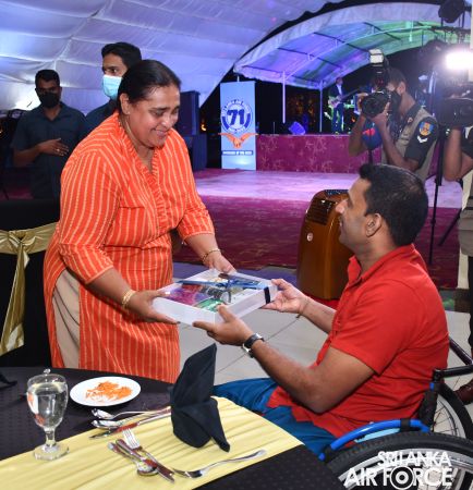 WAR VETERAN INMATES HONOURED BY COMMANDER OF THE AIR FORCE AT ‘MIHINDU SETH MEDURA’, ATTIDIYA